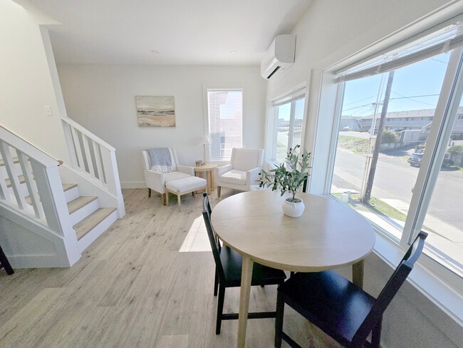 Building Photo - 121 S Miller St