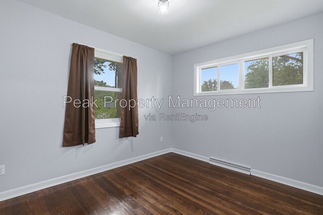 Building Photo - 2105 Fort Rice St
