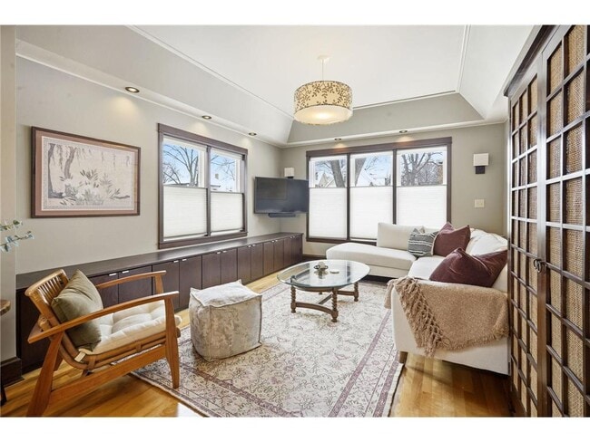 Building Photo - 241 Russell Ave S