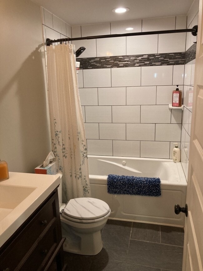 Building Photo - Unique Fully Furnished Apartment Space