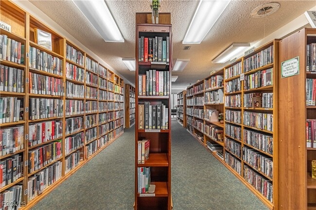 Building Photo - 1724 Pine Valley Dr