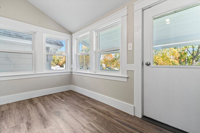 Building Photo - 378 S Mammoth Rd