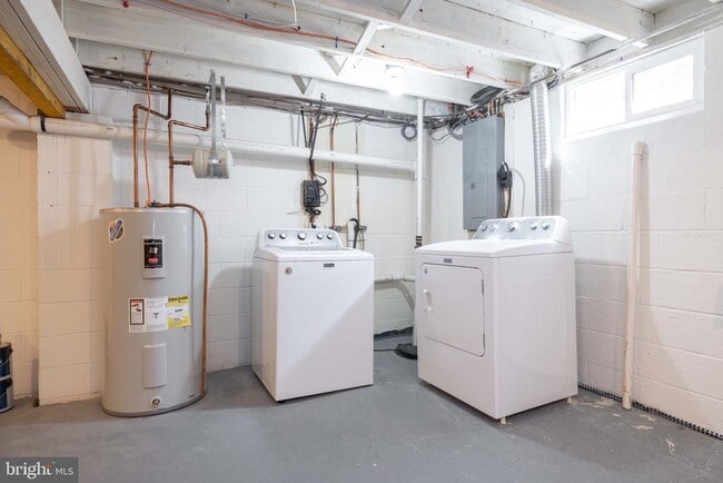 Building Photo - 3206 Emerald Pl