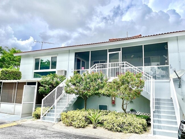 Building Photo - 431 W Camino Real