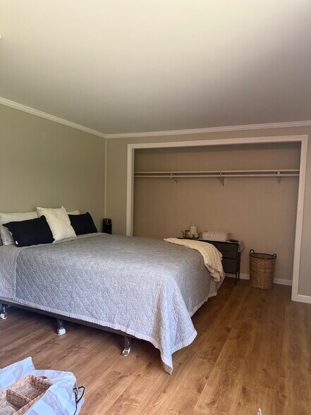 Building Photo - 200 Maple Rd