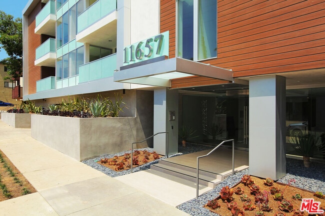 Building Photo - 11657 Chenault St