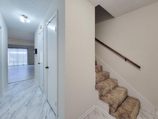 Building Photo - 1815 Country Village Blvd