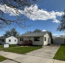 Building Photo - 2 Bedroom House on West End with Oversized Single Car Garage and Covered Back Patio