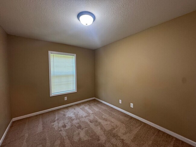 Building Photo - 1727 Thistlewood Dr