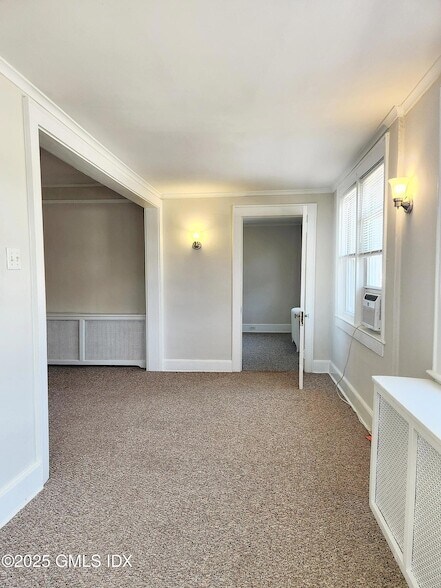 Building Photo - 15 Scofield St