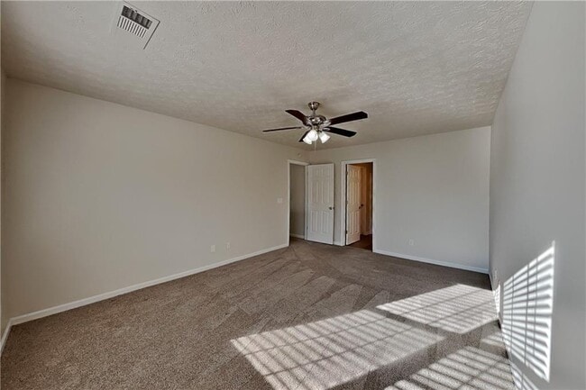 Building Photo - 19 Lakemoore Ct