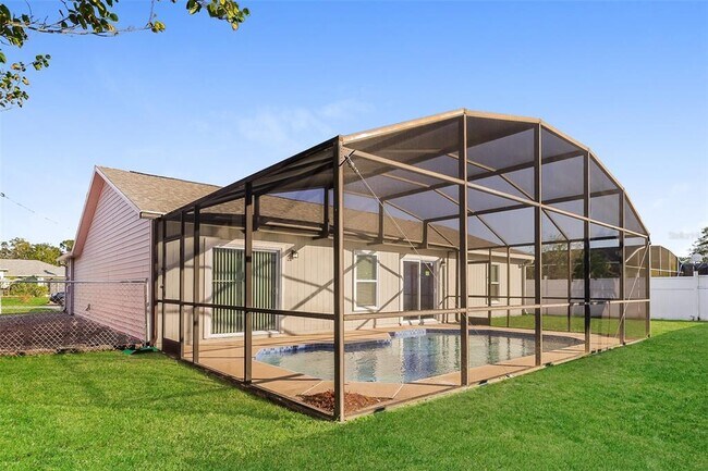 Building Photo - 657 Koala Ct