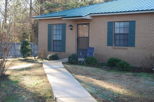 Primary Photo - 4350 Lakewood Ct