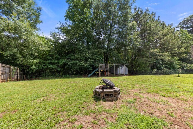 Building Photo - 5 Bedroom House in Auburn - Up to 5 unrela...