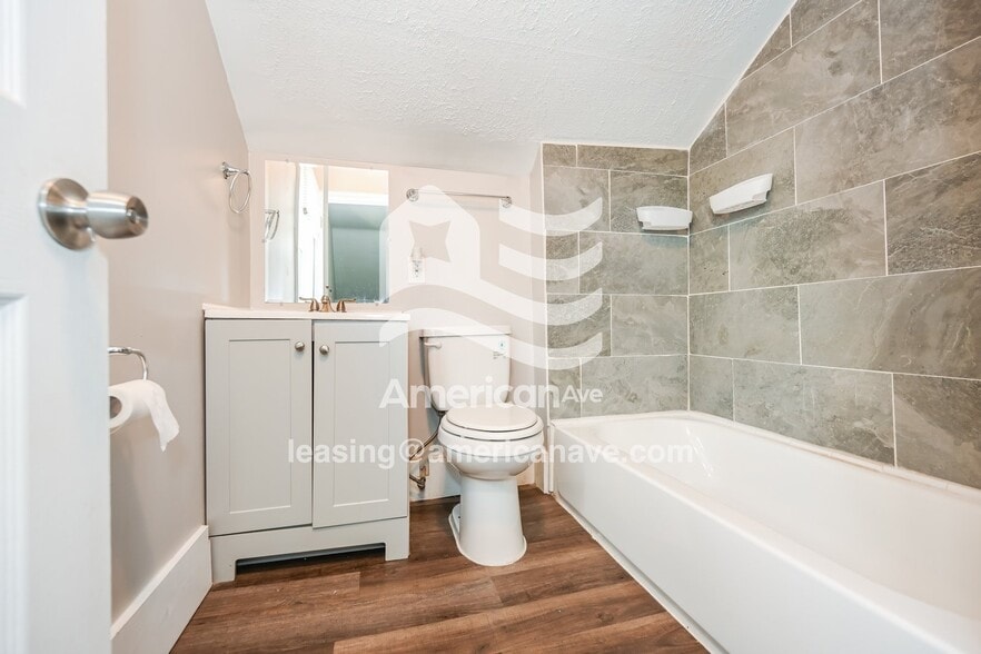 Building Photo - 1121 Reservoir St