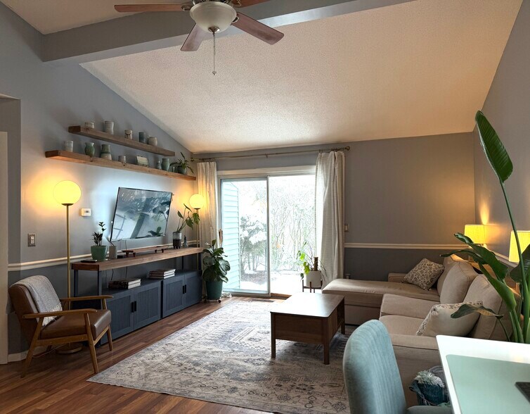 Building Photo - 873 Halifax Dr