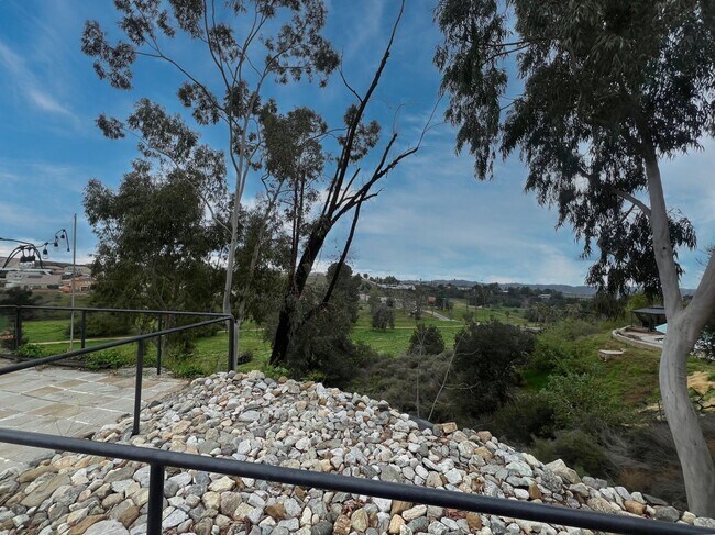 Building Photo - Spacious Single Story 3-Bedroom Home Beaut...