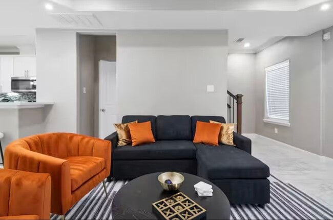 Building Photo - 5914 Southridge St