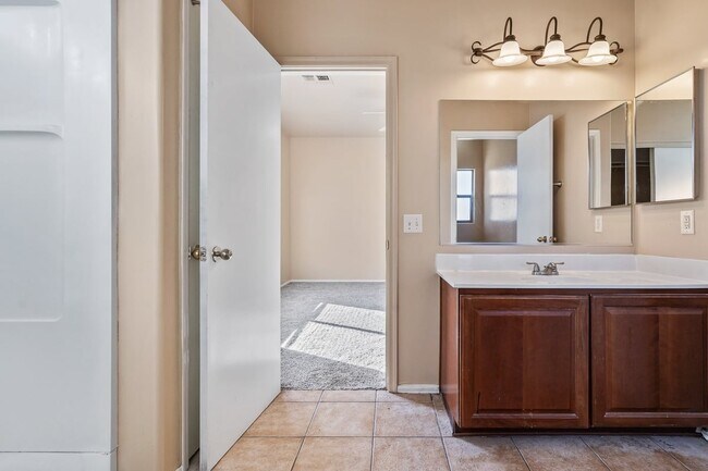 Building Photo - 6657 S Venetian Dr