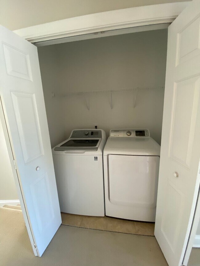 Building Photo - End Unit Townhouse in Pennington Square