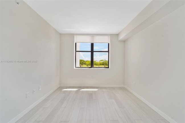 Building Photo - 555 NE 8th St