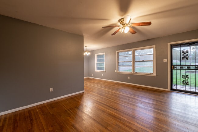 Building Photo - 430 N Graham St