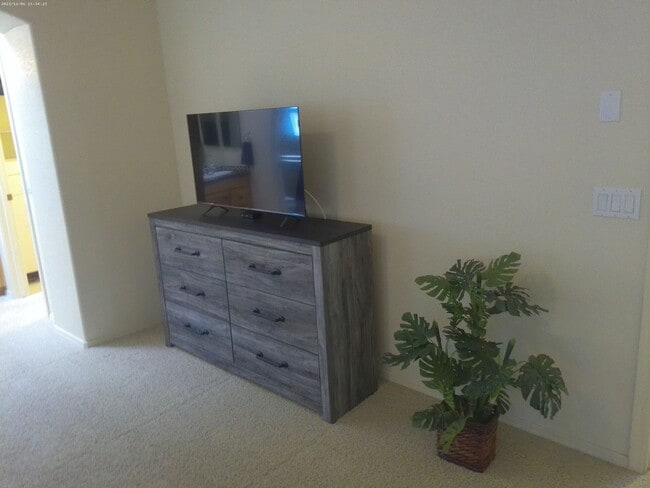Building Photo - Winter Rental Available October-April 2027