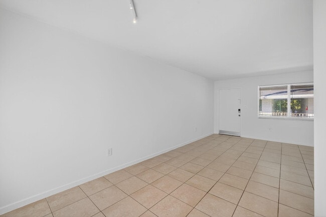 Building Photo - 1821 Middle River Dr