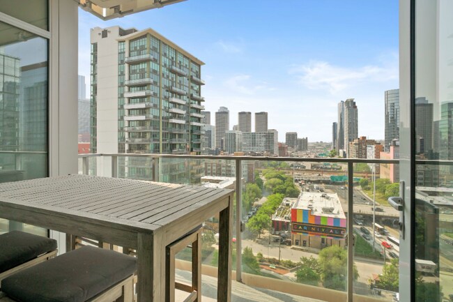 Building Photo - 341 N Halsted St
