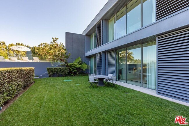 Building Photo - 670 Perugia Way