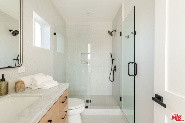 Building Photo - 6765 Lexington Ave