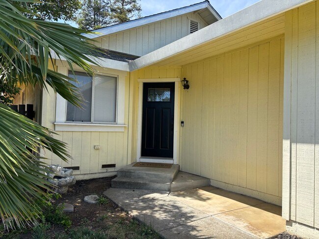 Building Photo - Charming 3 Bed, 2 Bath Home with 2-Car Garage – Rent Ready!