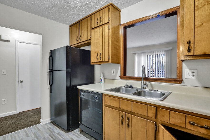 Building Photo - 5795 Sheldon Ct
