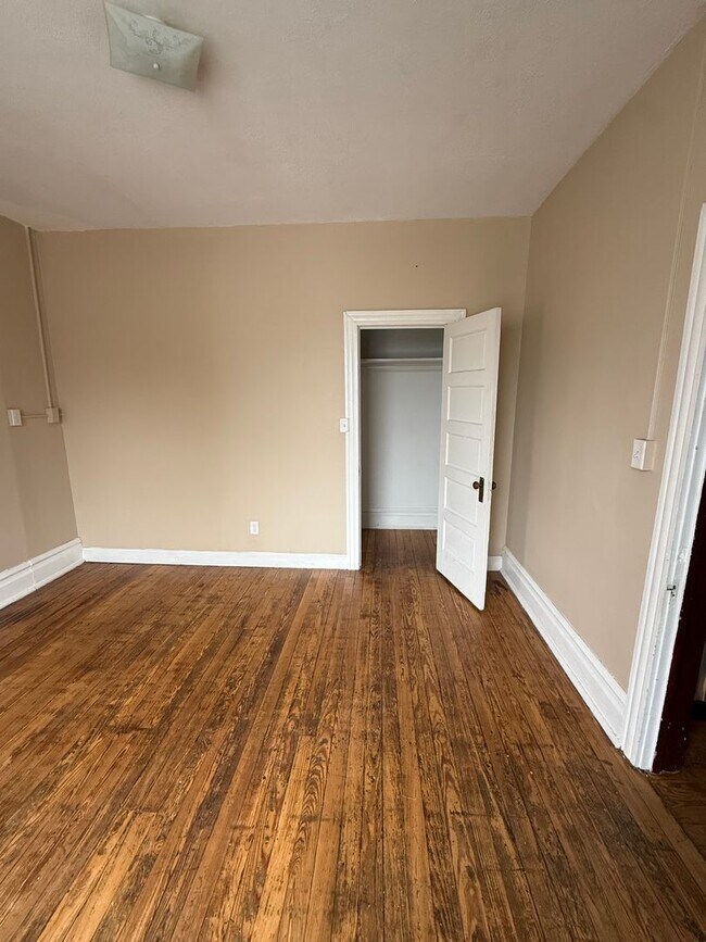 Building Photo - 49 W Commerce St