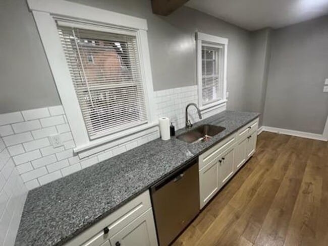 Building Photo - 1661 Belasco Ave