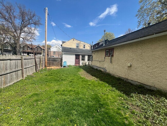 Building Photo - 510 N Albany St