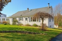 Building Photo - 48 Quaker Hill Rd