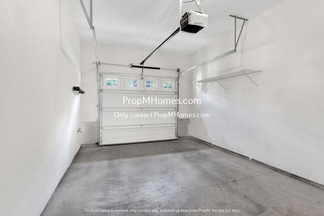 Building Photo - Spacious Three-Bedroom Condo Awaits in Des...