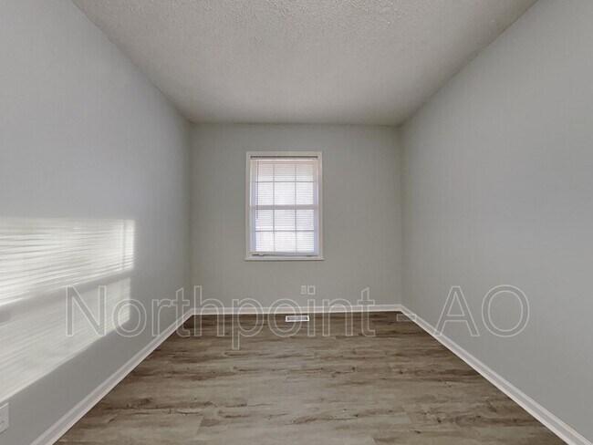 Building Photo - 9652 Ditman Way