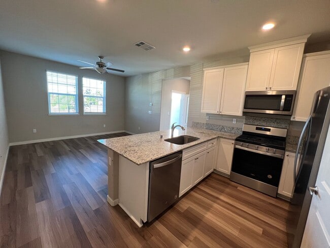 Building Photo - 3 Bed / 2.5 Bath | West Sacramento Home Av...