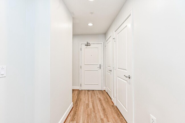 Building Photo - 3600 S Glebe Rd