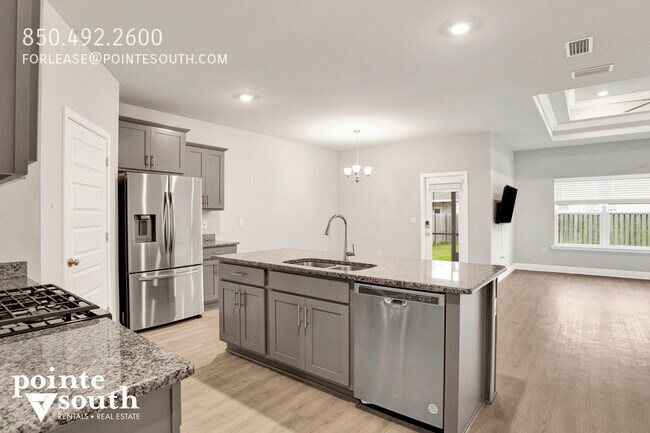 Building Photo - 390 Gemini St