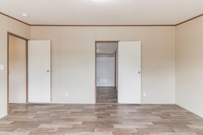 Building Photo - 104 E Castleshoals Dr