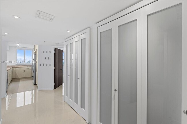 Building Photo - 650 West Ave