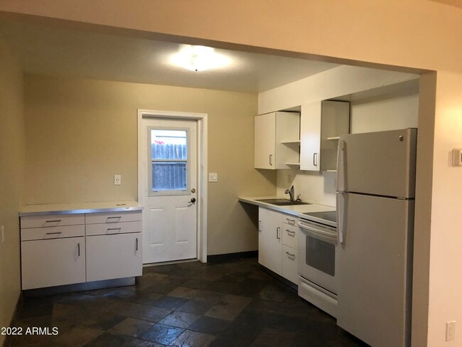 Building Photo - 2020 S Granada Dr