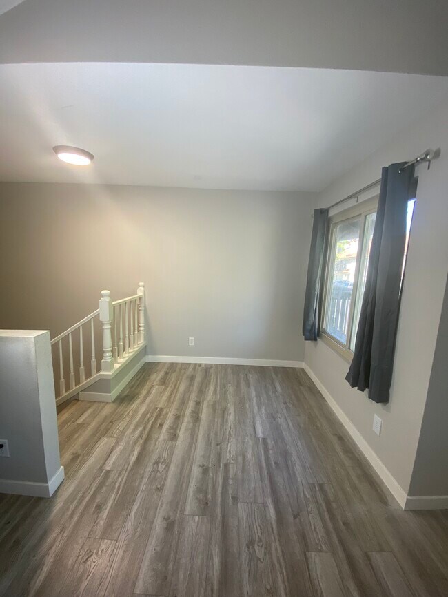 Building Photo - 355 Windy Ln