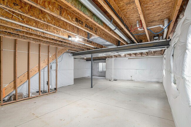 Building Photo - Nice Big Home, close to Ft Carson, Updated...