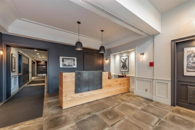 Building Photo - 205 10th St