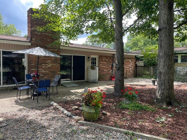 Building Photo - Shelby Twp Custom Ranch- 3 Bedrooms, 2 Bat...