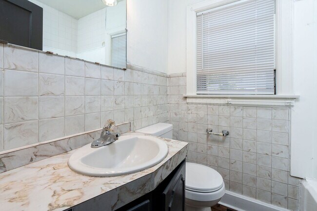 Building Photo - 102 W Zimmerly St